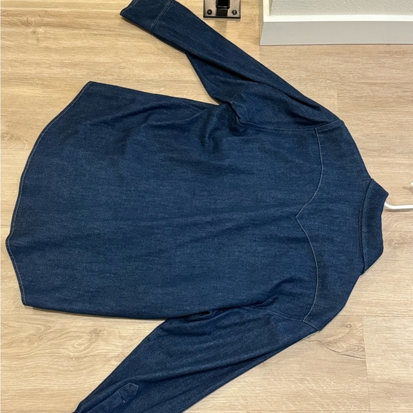 LIKE NEW - COS Denim shirt (Women-Size36). - Picture 5 of 5